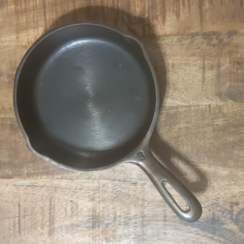 Vintage Unmarked Wagner Cast Iron Skillet, #3
